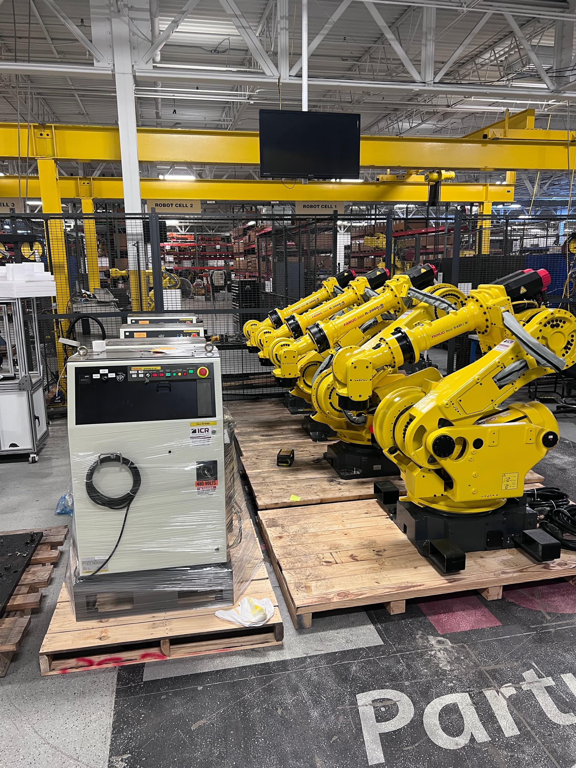 Warehouse with FANUC robots
